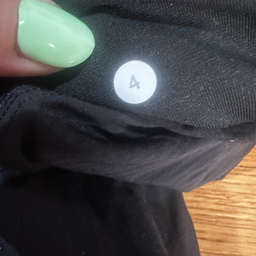 Lululemon Athletica Flux Black Cropped Joggers Dance Studio Sz 4 - Picture 3 of 6